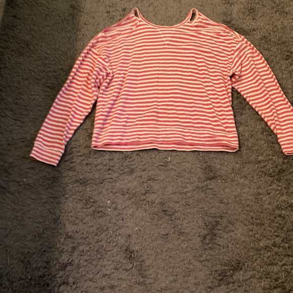 BCBG long sleeve key hole shoulder top - Picture 2 of 5